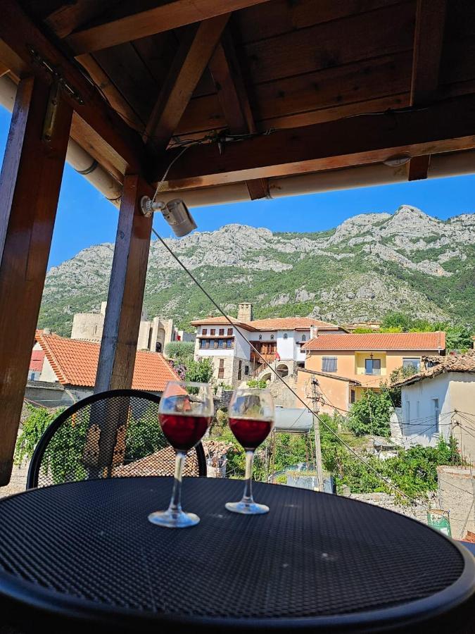 Castle - Inside,Voga Guesthause Ξενοδοχείο Κρούγια Εξωτερικό φωτογραφία