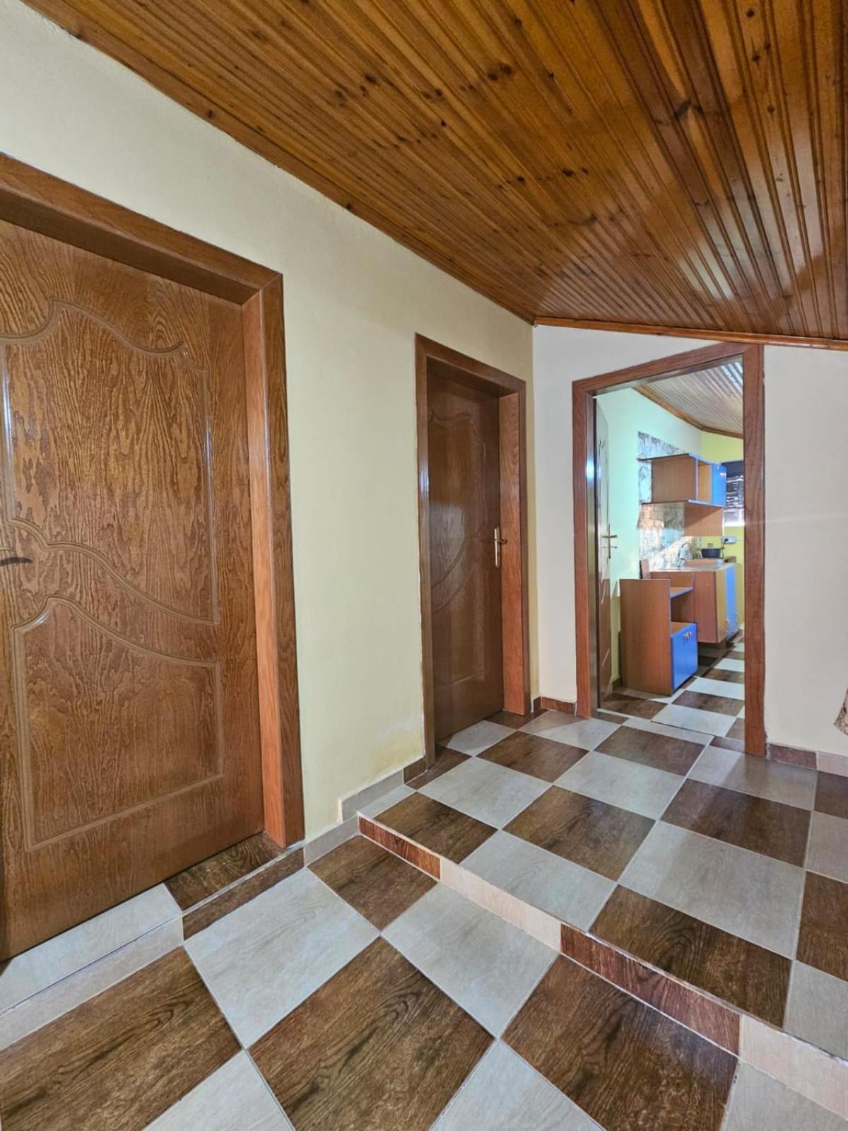 Castle - Inside,Voga Guesthause Ξενοδοχείο Κρούγια Εξωτερικό φωτογραφία